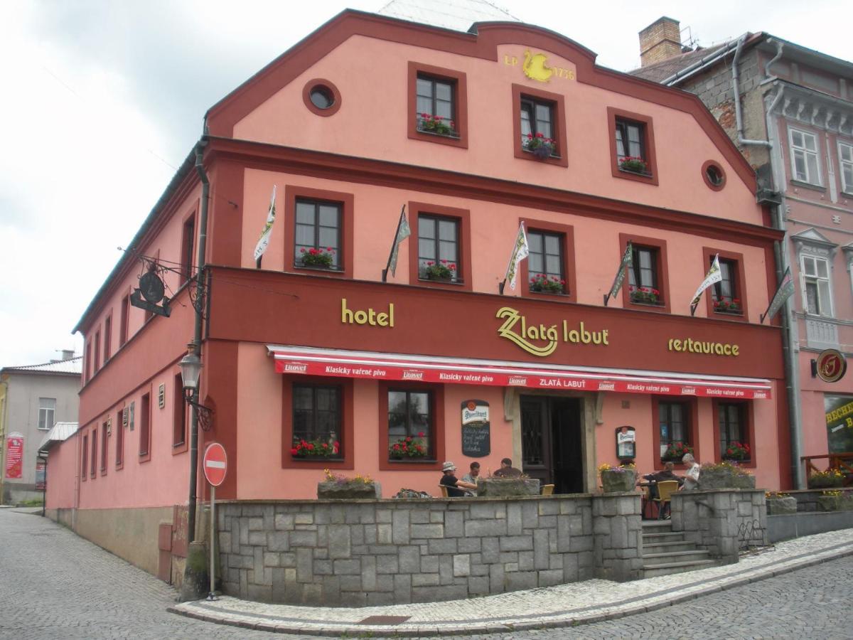 Hotel Zlata Labut กราลิกี ภายนอก รูปภาพ