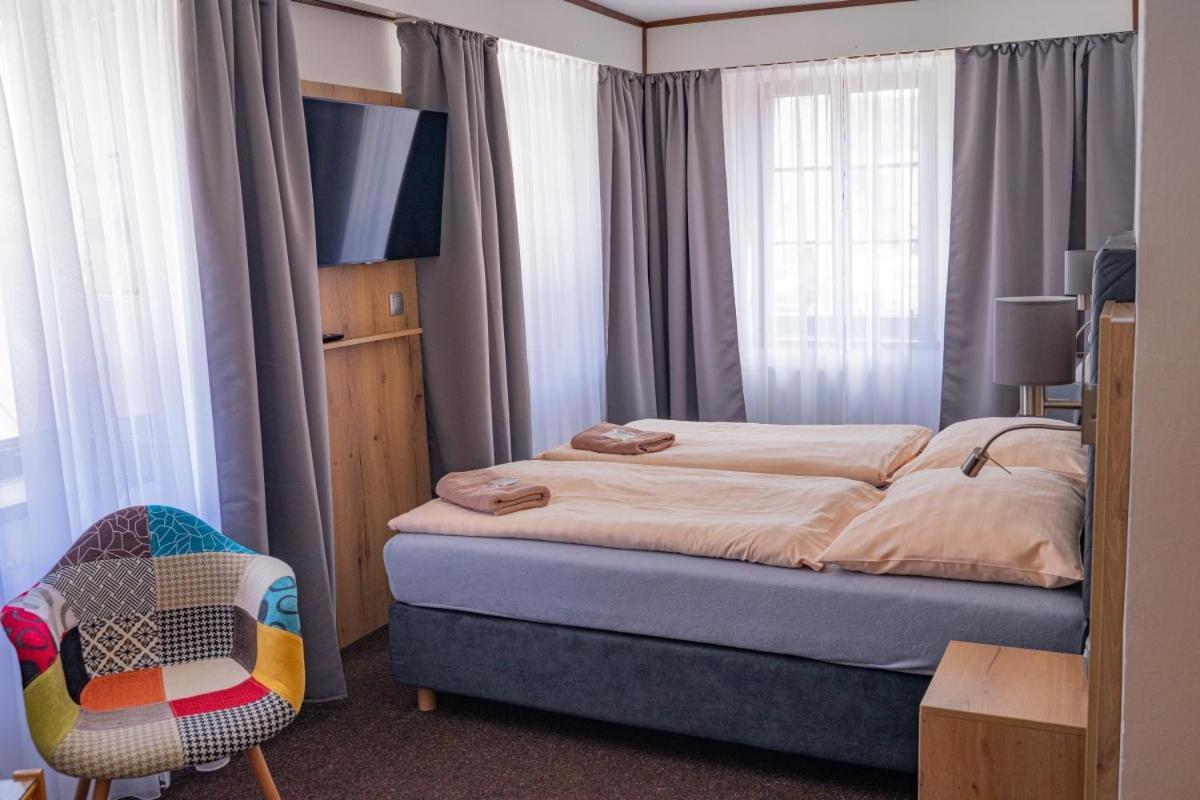 Hotel Zlata Labut กราลิกี ภายนอก รูปภาพ