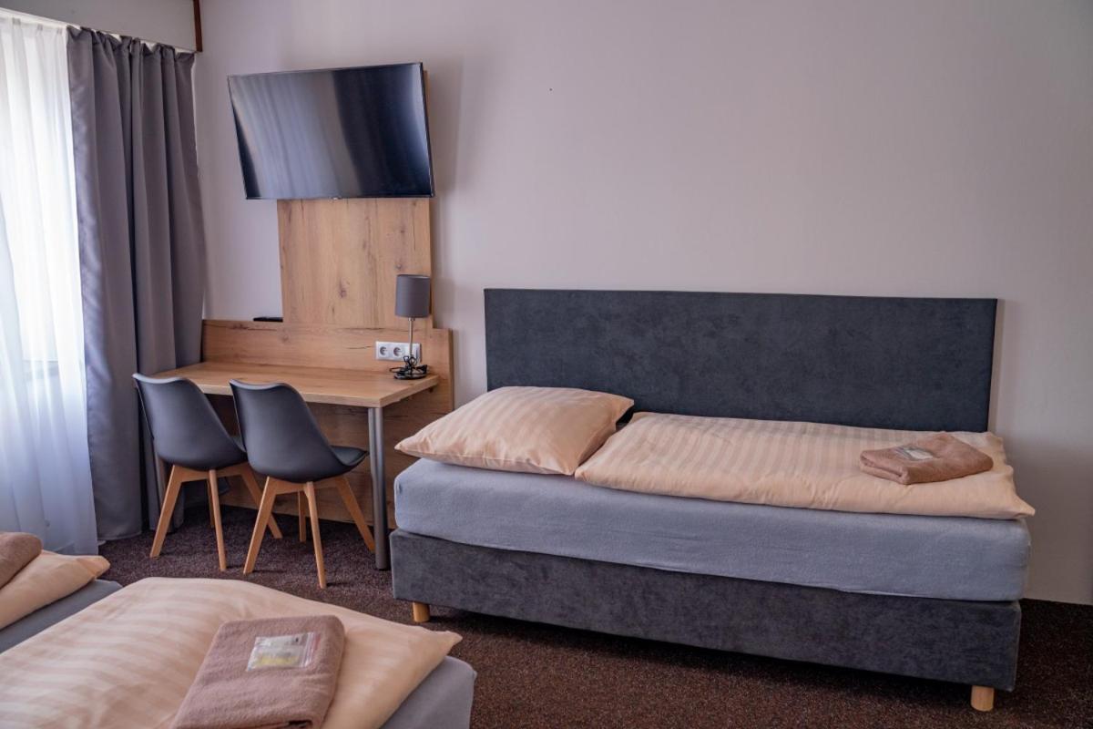 Hotel Zlata Labut กราลิกี ภายนอก รูปภาพ