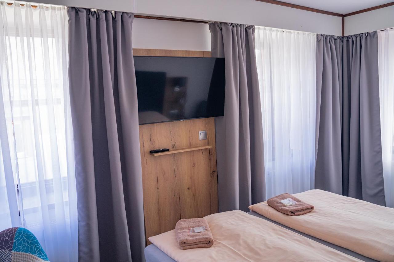 Hotel Zlata Labut กราลิกี ภายนอก รูปภาพ