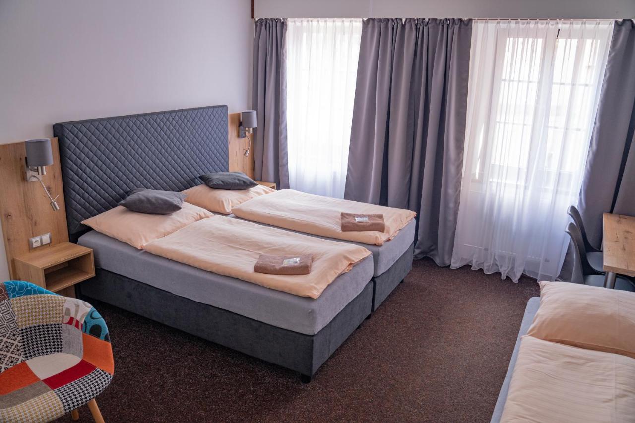Hotel Zlata Labut กราลิกี ภายนอก รูปภาพ