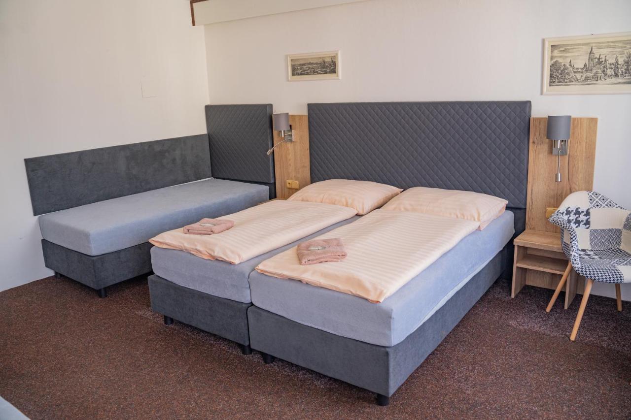 Hotel Zlata Labut กราลิกี ภายนอก รูปภาพ
