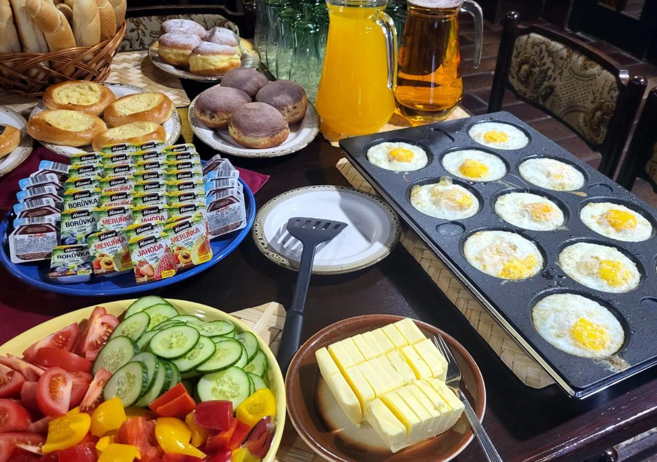 Hotel Zlata Labut กราลิกี ภายนอก รูปภาพ